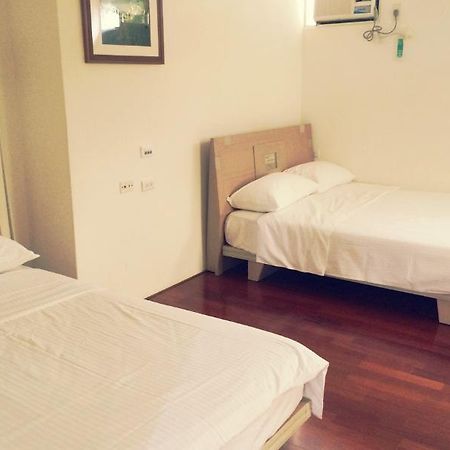 Home Town B & B Kota Hualien Bagian luar foto